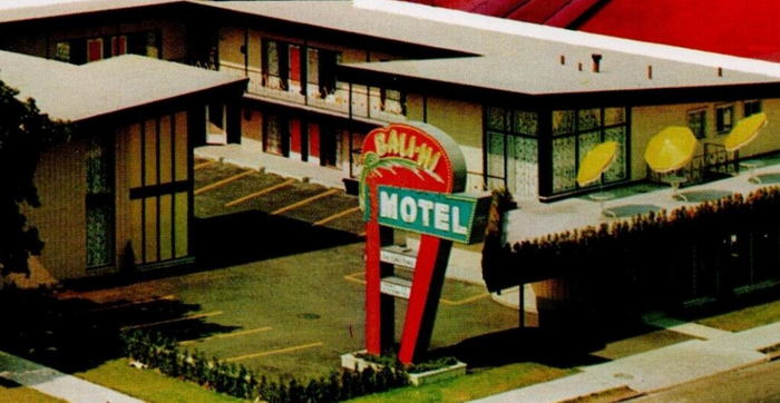 Bali-Hi Motel (Metro Lodge) - Vintage Postcard (newer photo)